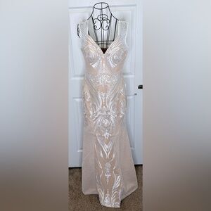 Chic Beige and White Patterned Gown